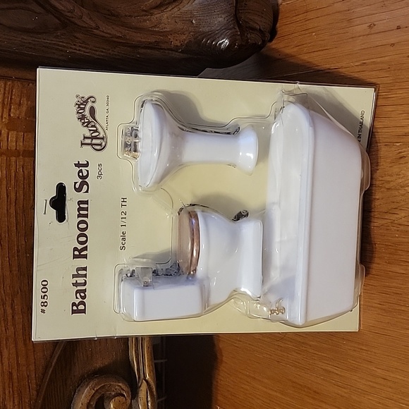 HOUSEWORKS MINIATURE DOLL HOUSE FIRNITURE BATHROOM 1990 NEW - Picture 1 of 6